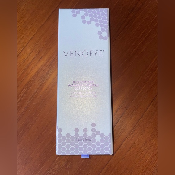 BLOSSOM BEE ADVANCED WRINKLE CORRECTOR - Picture 1 of 4